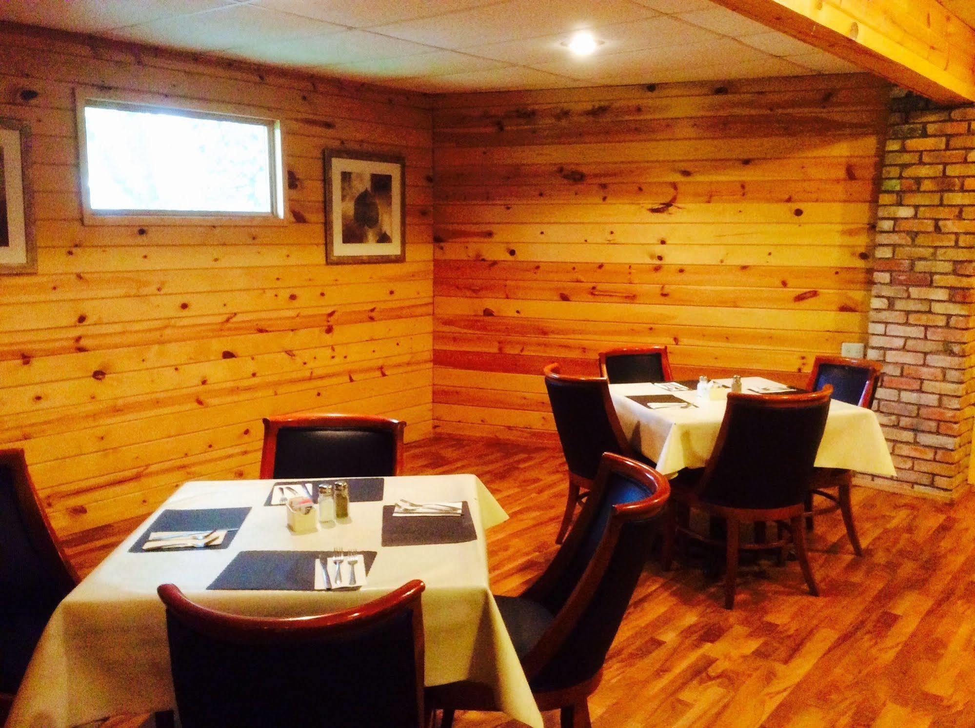 Forty Club Inn Deerwood Bagian luar foto