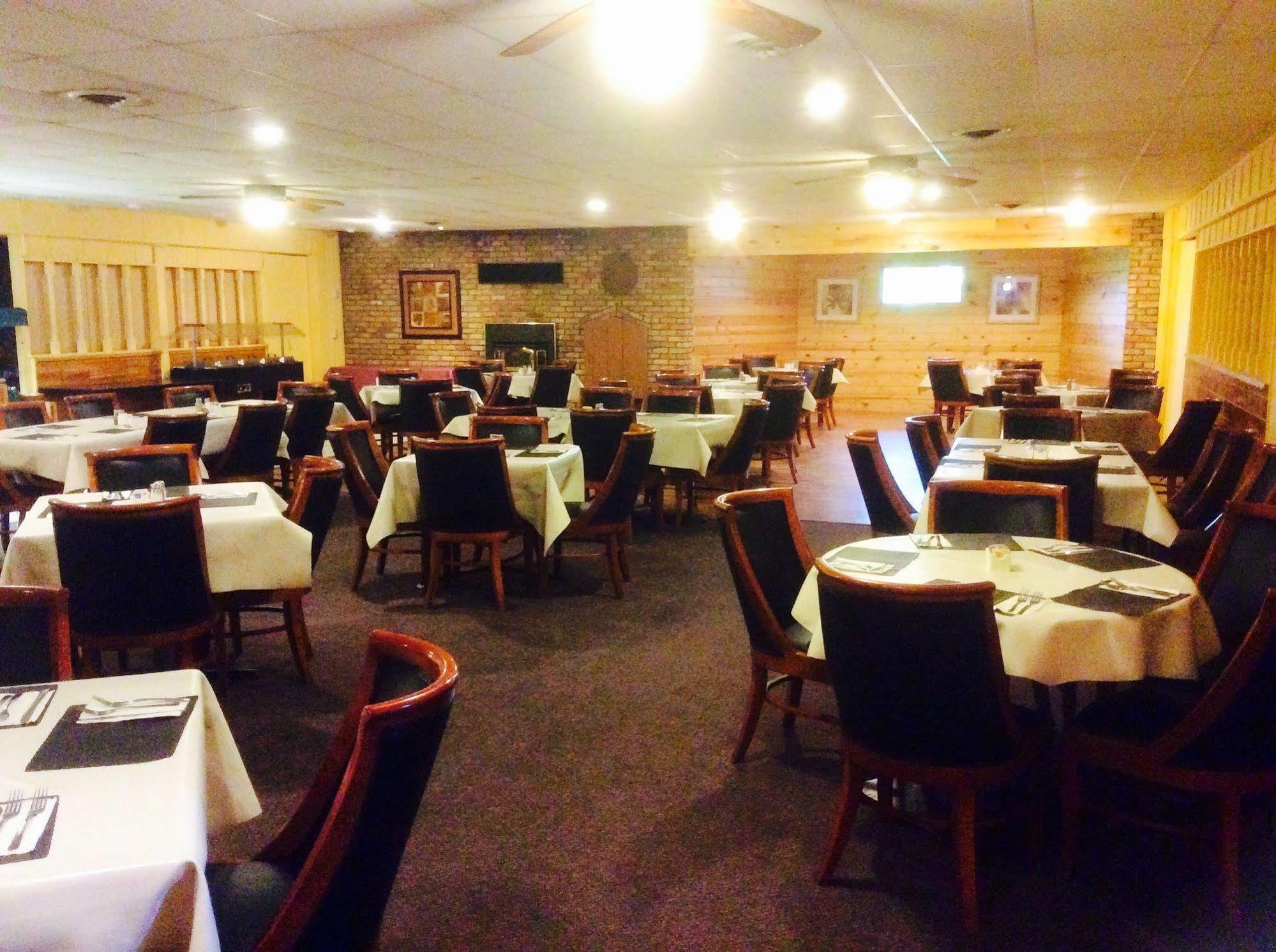 Forty Club Inn Deerwood Bagian luar foto