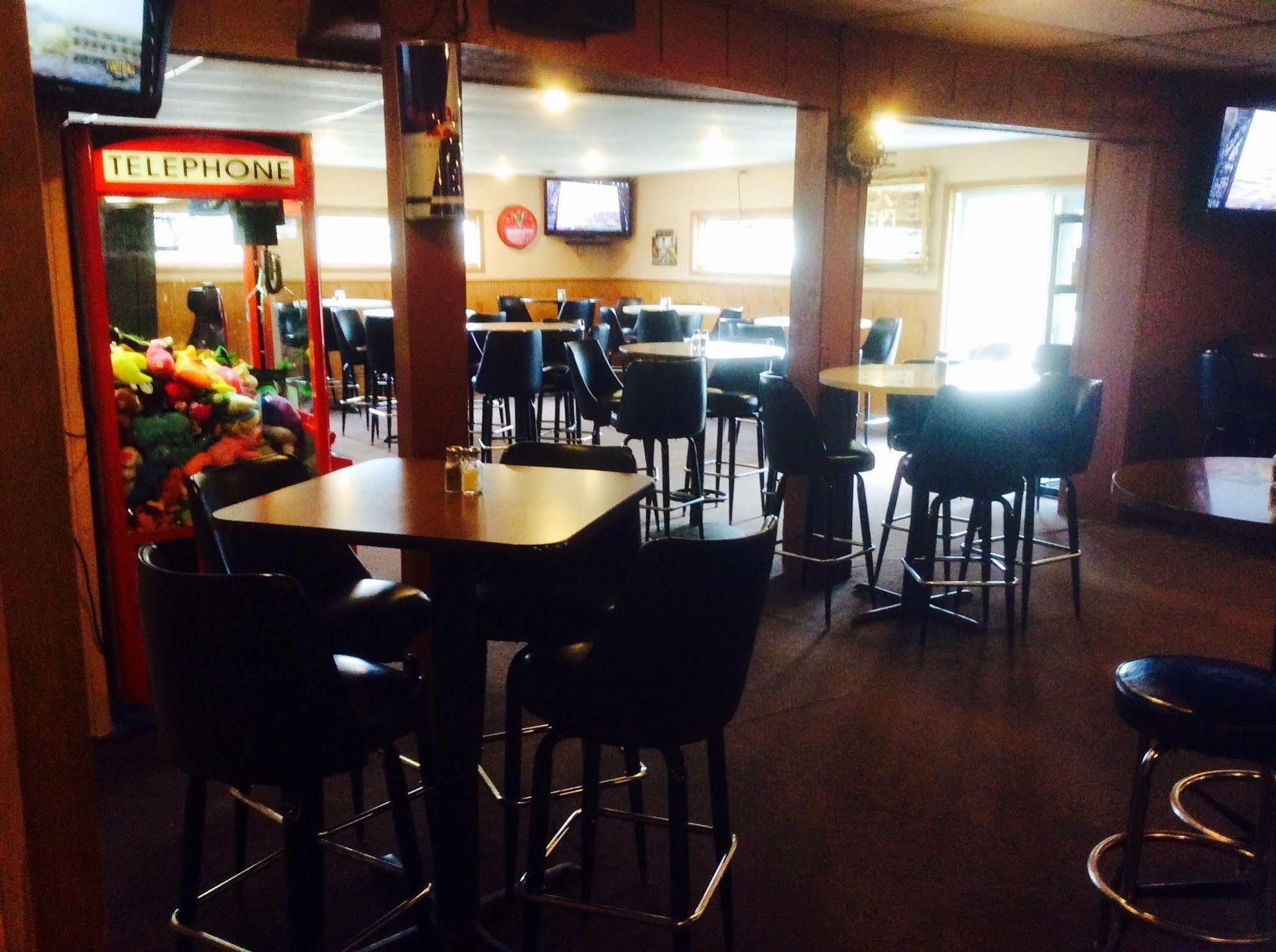 Forty Club Inn Deerwood Bagian luar foto