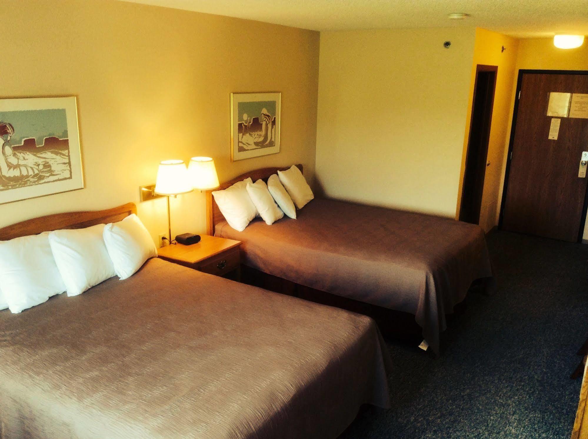 Forty Club Inn Deerwood Bagian luar foto