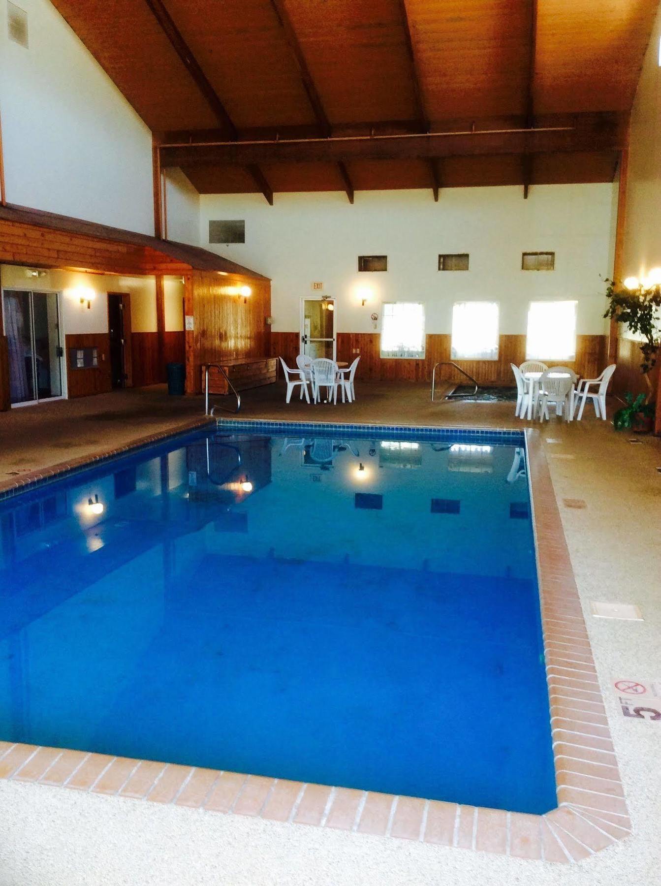 Forty Club Inn Deerwood Bagian luar foto