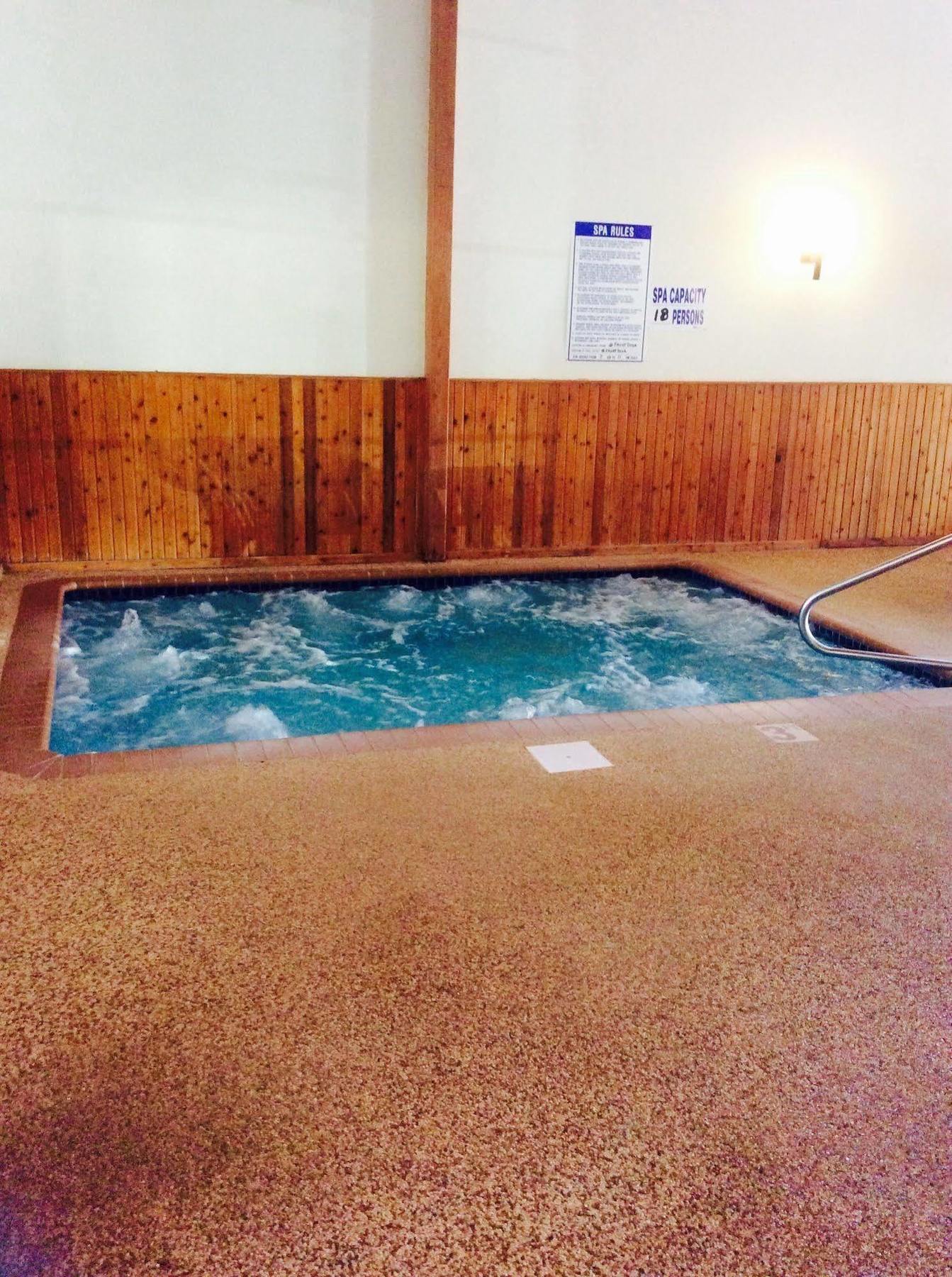 Forty Club Inn Deerwood Bagian luar foto